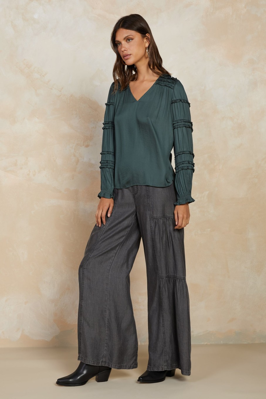 CURRENT AIR Ruffled V Neck Blouse Long Sleeve Tops